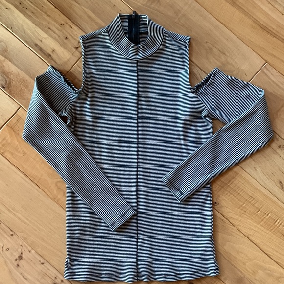 Cold shoulder black pinstrip knit shirt - Picture 1 of 7